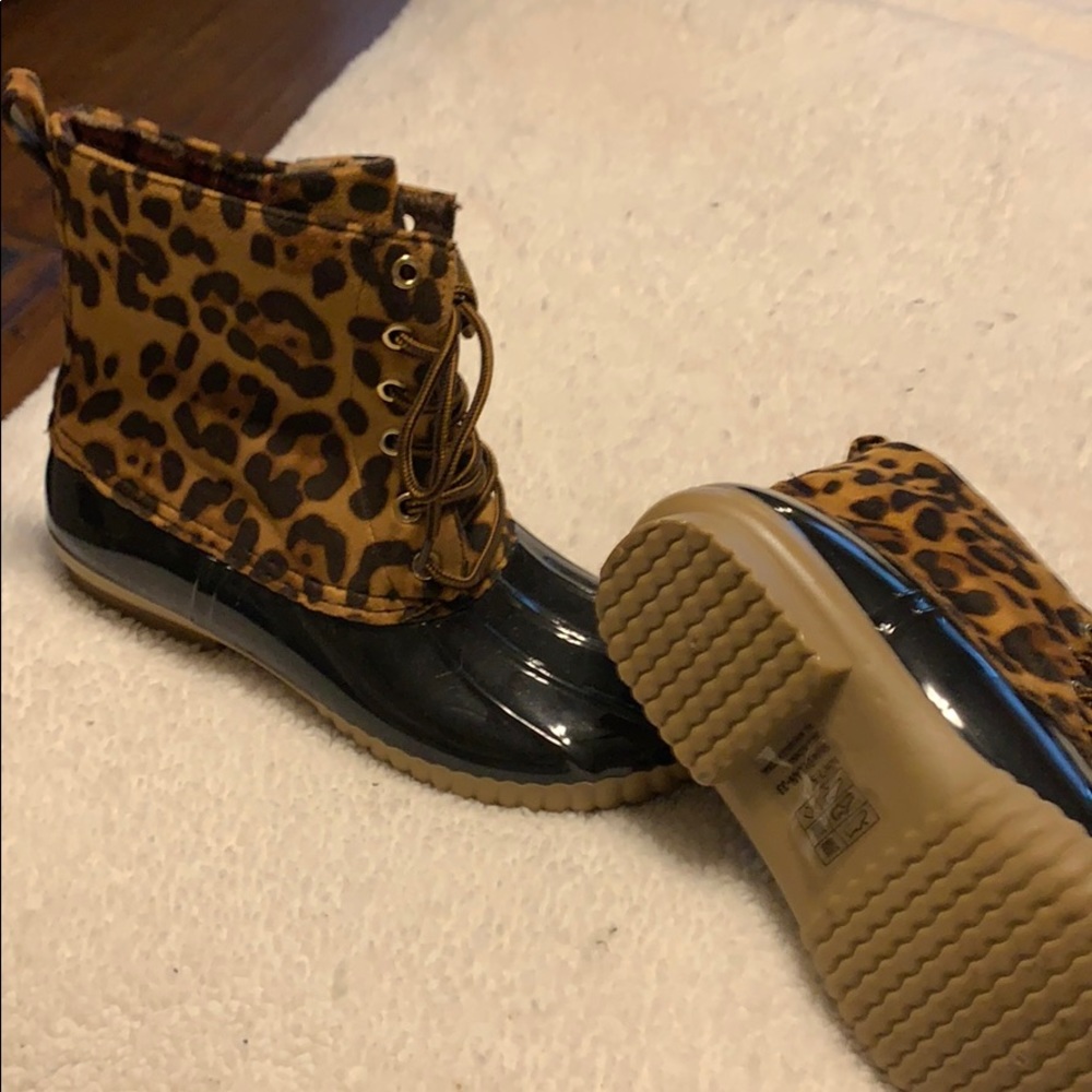 Leopard duck boots